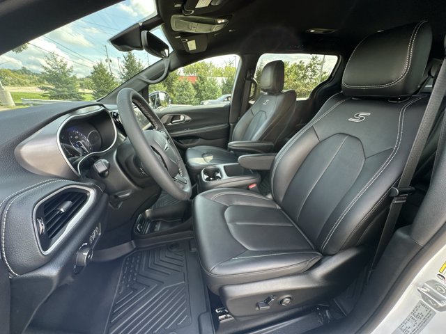 Thumbnail: 2026 Chrysler Pacifica - 12