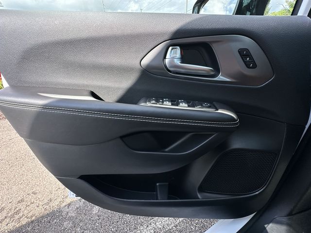 Thumbnail: 2026 Chrysler Pacifica - 24