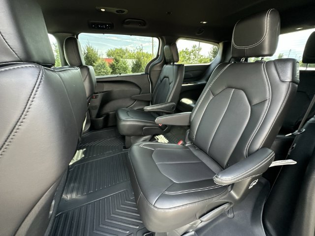 Thumbnail: 2026 Chrysler Pacifica - 13
