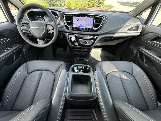 Thumbnail: 2026 Chrysler Pacifica - 10