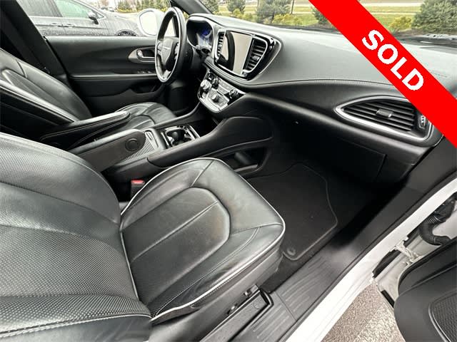 Thumbnail: 2021 Chrysler Pacifica - 11