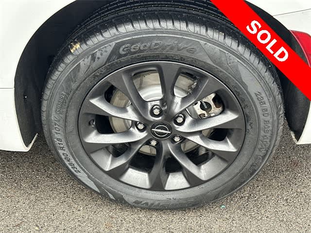 Thumbnail: 2021 Chrysler Pacifica - 8