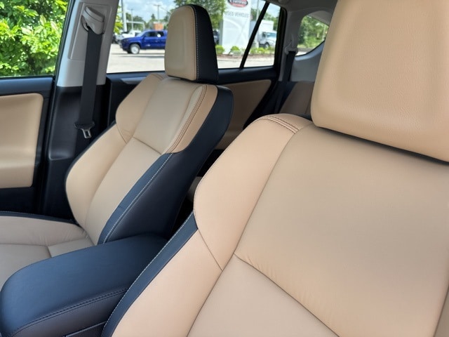 Thumbnail: 2017 Toyota RAV4 - 9