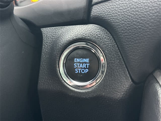 Thumbnail: 2022 Toyota RAV4 - 21