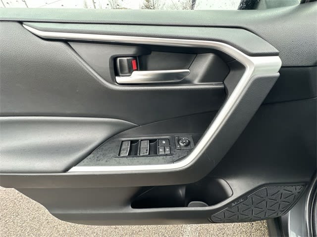 Thumbnail: 2022 Toyota RAV4 - 25