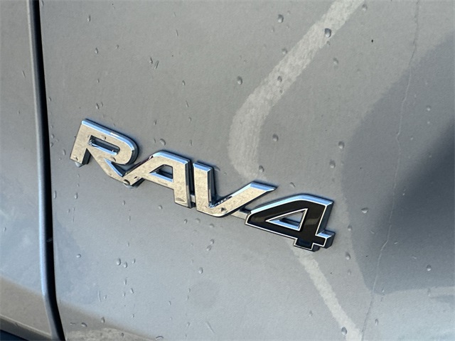Thumbnail: 2022 Toyota RAV4 - 20