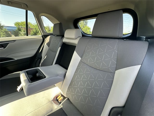 Thumbnail: 2022 Toyota RAV4 - 10