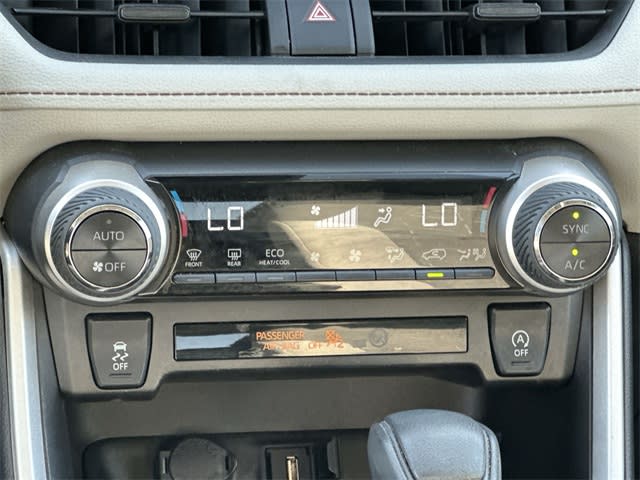 Thumbnail: 2022 Toyota RAV4 - 19
