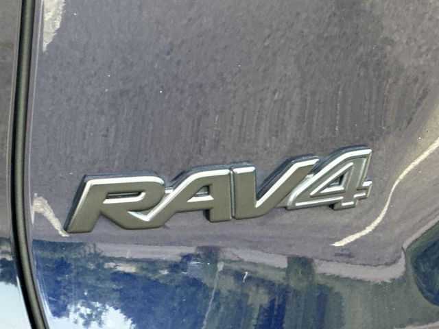 Thumbnail: 2022 Toyota RAV4 - 21