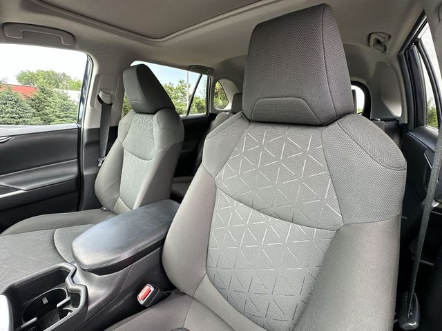 Thumbnail: 2022 Toyota RAV4 - 9
