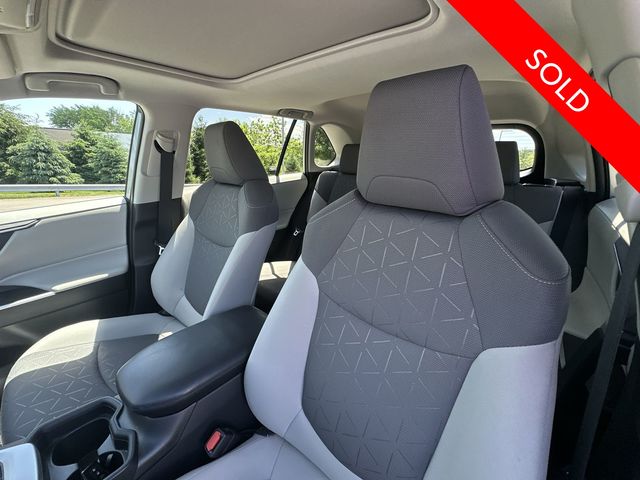 Thumbnail: 2021 Toyota RAV4 - 9