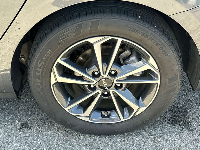 Thumbnail: 2024 Kia Forte - 8