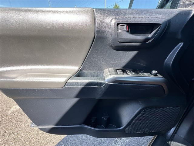 Thumbnail: 2017 Toyota Tacoma - 25