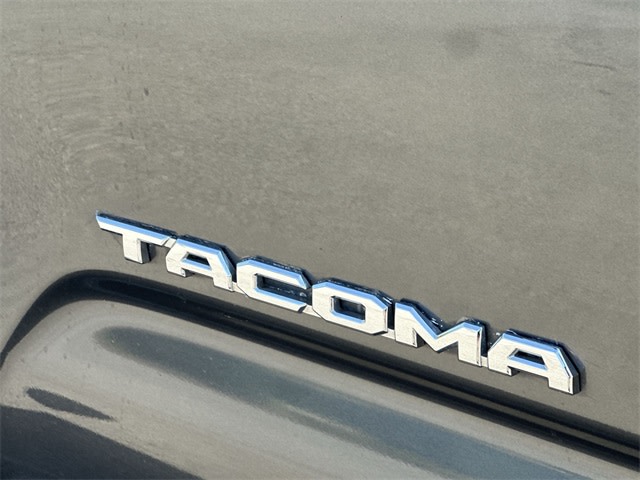 Thumbnail: 2017 Toyota Tacoma - 7