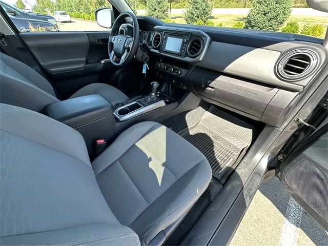 Thumbnail: 2017 Toyota Tacoma - 11