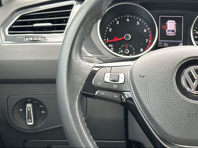 Thumbnail: 2019 Volkswagen Tiguan - 17