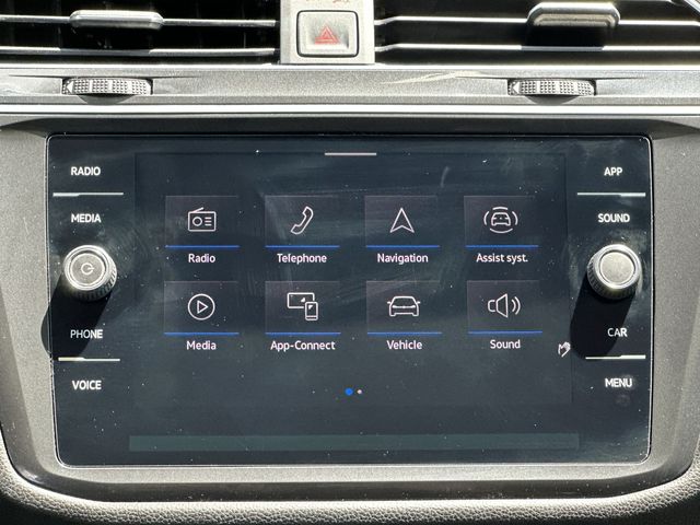 Thumbnail: 2022 Volkswagen Tiguan - 18