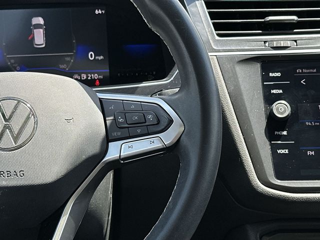 Thumbnail: 2022 Volkswagen Tiguan - 16