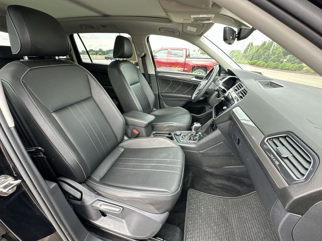 Thumbnail: 2022 Volkswagen Tiguan - 25