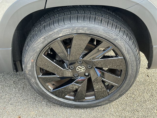 Thumbnail: 2023 Volkswagen Taos - 8