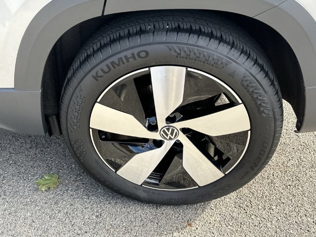 Thumbnail: 2024 Volkswagen Taos - 8