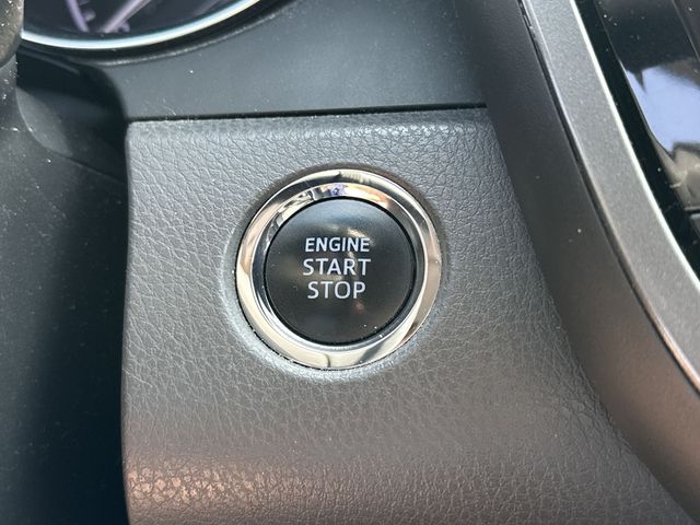 Thumbnail: 2019 Toyota Camry - 17
