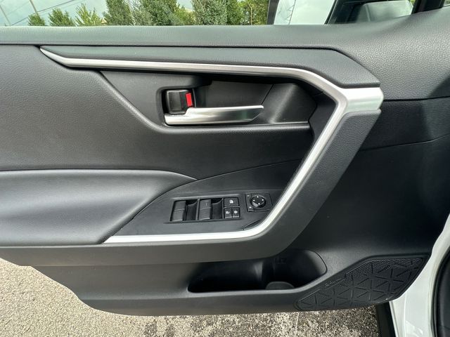 Thumbnail: 2021 Toyota RAV4 - 25