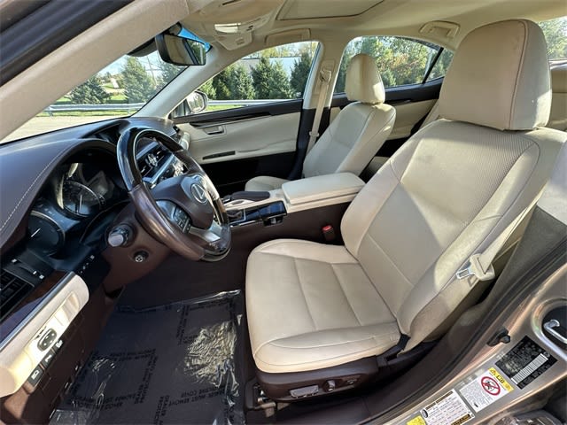Thumbnail: 2017 Lexus ES - 12