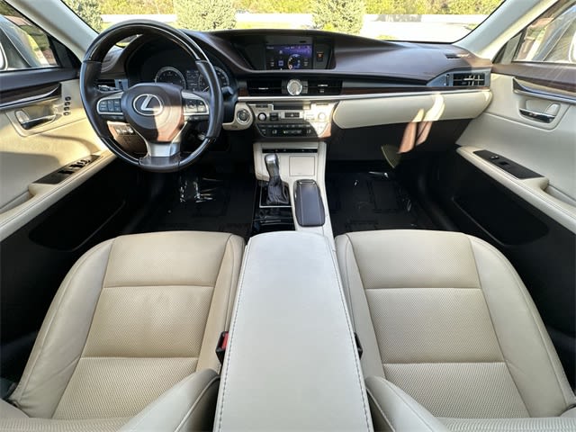 Thumbnail: 2017 Lexus ES - 10