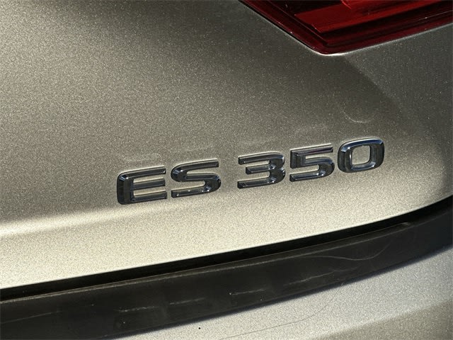 Thumbnail: 2017 Lexus ES - 32