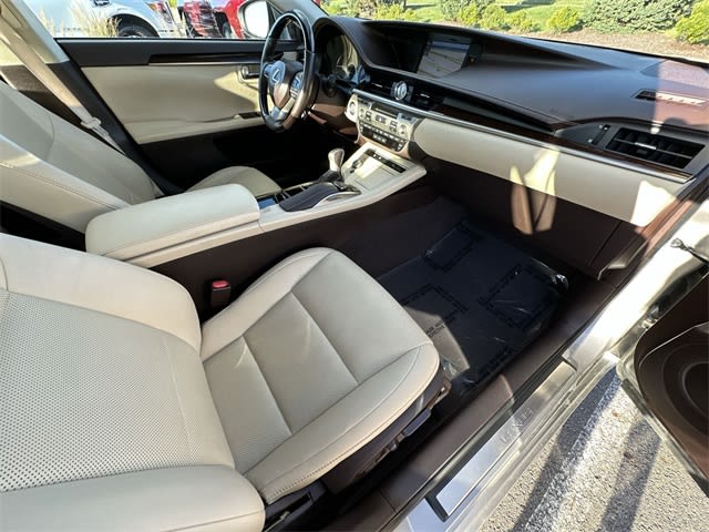 Thumbnail: 2017 Lexus ES - 28