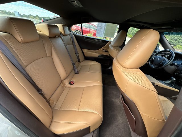 Thumbnail: 2019 Lexus ES - 27