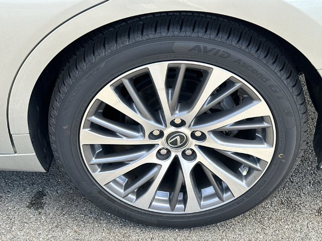Thumbnail: 2019 Lexus ES - 8