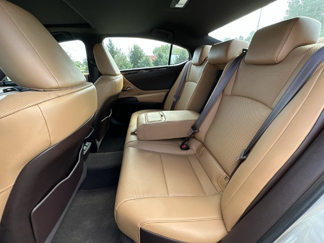 Thumbnail: 2019 Lexus ES - 12