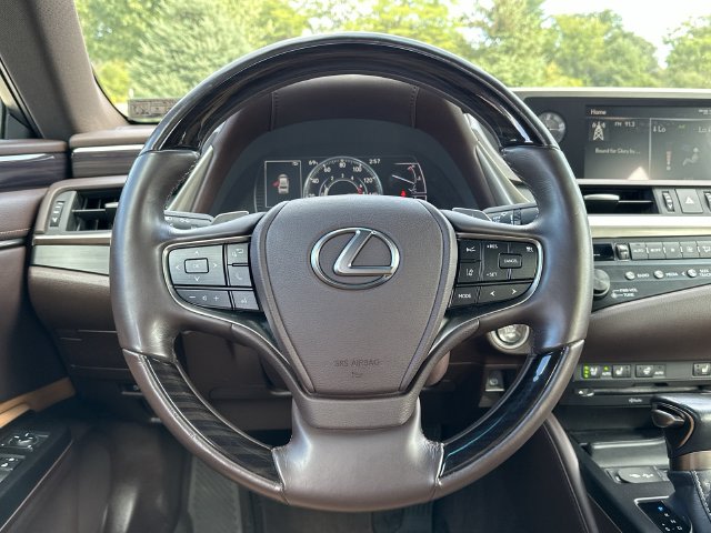 Thumbnail: 2019 Lexus ES - 2