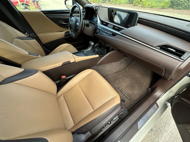 Thumbnail: 2019 Lexus ES - 11