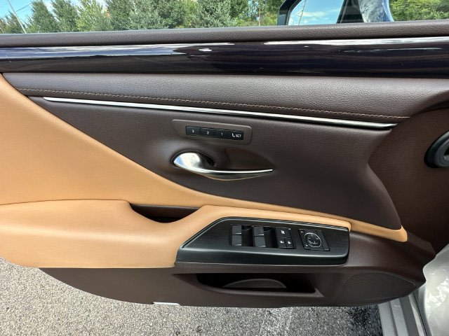 Thumbnail: 2019 Lexus ES - 24