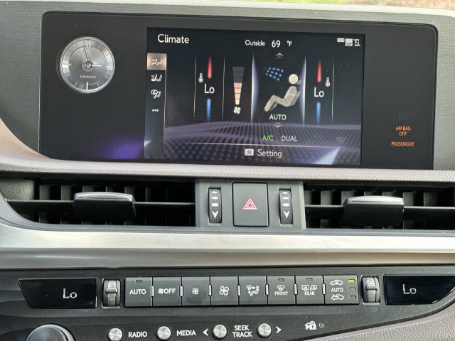 Thumbnail: 2019 Lexus ES - 23