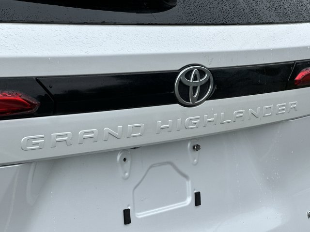 Thumbnail: 2024 Toyota Grand Highlander - 32