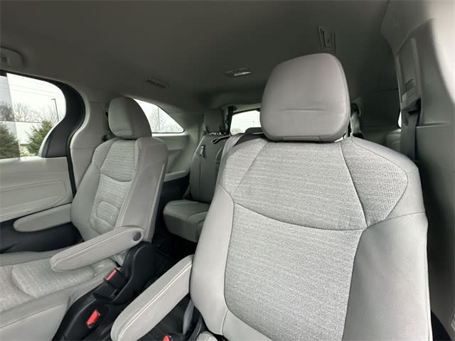 Thumbnail: 2022 Toyota Sienna - 10