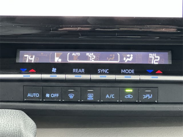 Thumbnail: 2022 Toyota Sienna - 20