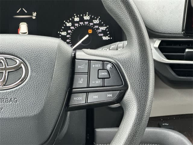 Thumbnail: 2022 Toyota Sienna - 17