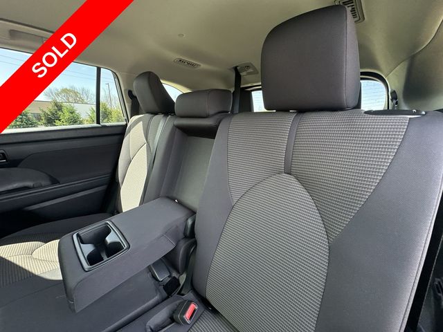 Thumbnail: 2022 Toyota Highlander - 10