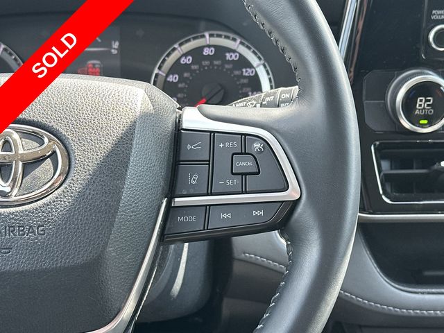 Thumbnail: 2022 Toyota Highlander - 16