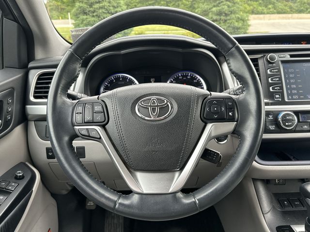 Thumbnail: 2016 Toyota Highlander - 2