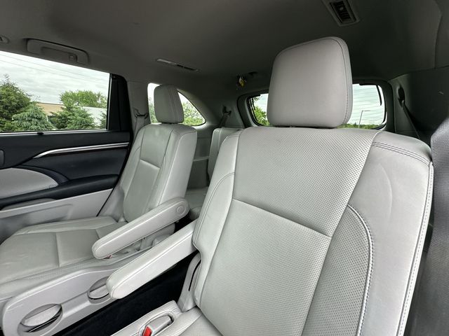 Thumbnail: 2016 Toyota Highlander - 10