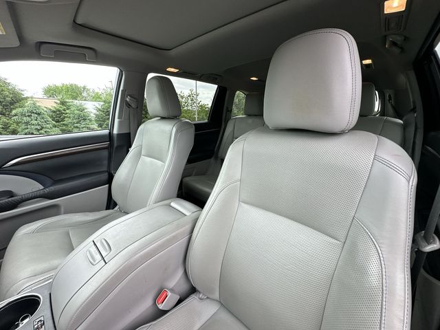 Thumbnail: 2016 Toyota Highlander - 9