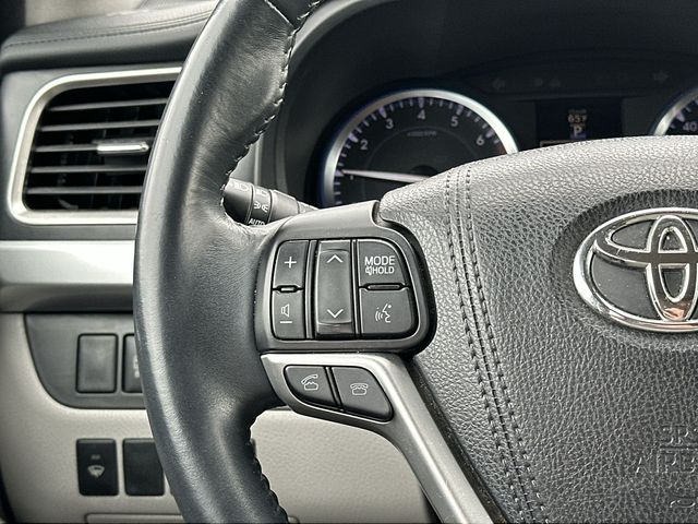 Thumbnail: 2016 Toyota Highlander - 16