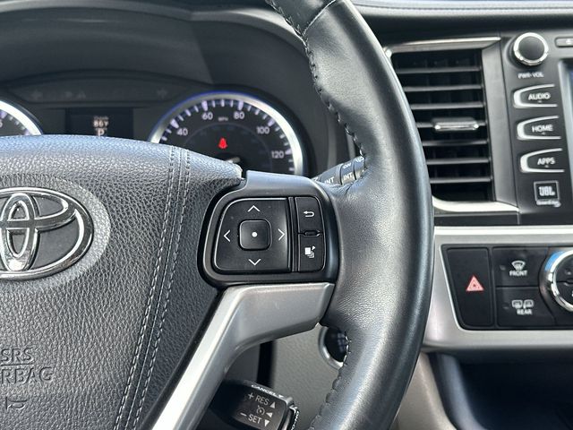 Thumbnail: 2016 Toyota Highlander - 18