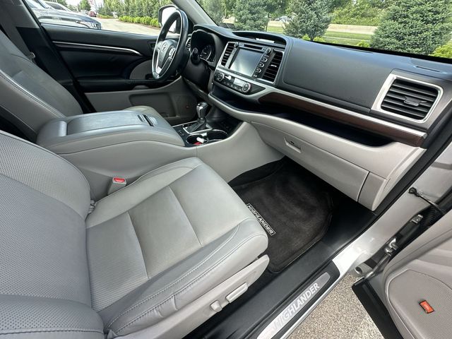 Thumbnail: 2016 Toyota Highlander - 11